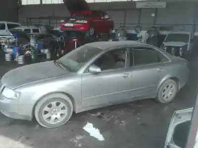 Veículo de Sucata AUDI A4 BERLINA (8E) 2.0 do ano 2001 alimentado ALT