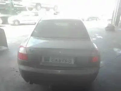 Veículo de Sucata audi a4 berlina (8e) 2.0 do ano 2001 alimentado alt