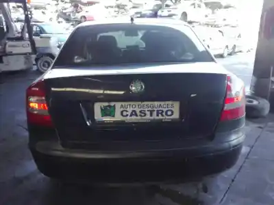 Veículo de Sucata skoda octavia berlina (1z3) trend do ano 2008 alimentado bkc