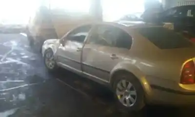 Scrapping Vehicle skoda superb (3u4) comfort of the year 2002 powered awx