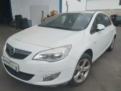 Veículo de Sucata opel astra j lim. cosmo do ano 2011 alimentado a17dtr