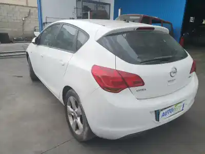 Veículo de Sucata opel astra j lim. cosmo do ano 2011 alimentado a17dtr