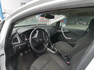 Veículo de Sucata opel astra j lim. cosmo do ano 2011 alimentado a17dtr