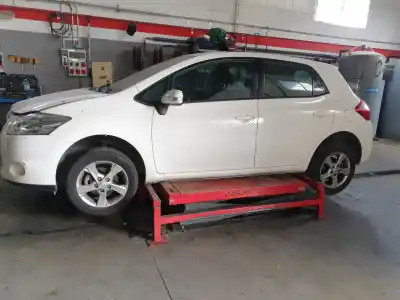 Veicolo di demolizione toyota auris active dell'anno 2011 alimentato 1ndtv