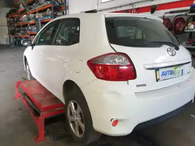 Veicolo di demolizione toyota auris active dell'anno 2011 alimentato 1ndtv