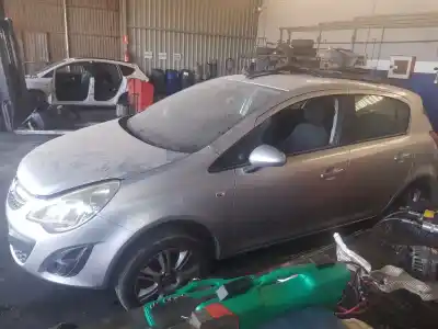 Veicolo di demolizione opel corsa d color edition dell'anno 2011 alimentato a14xer