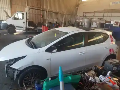 Veículo de Sucata kia cee´d business do ano 2014 alimentado d4fc