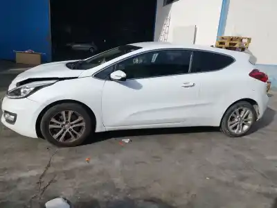 Veículo de Sucata kia cee´d business do ano 2014 alimentado d4fb
