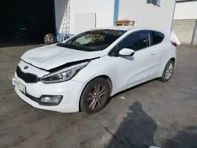 Veículo de Sucata kia cee´d business do ano 2014 alimentado d4fb