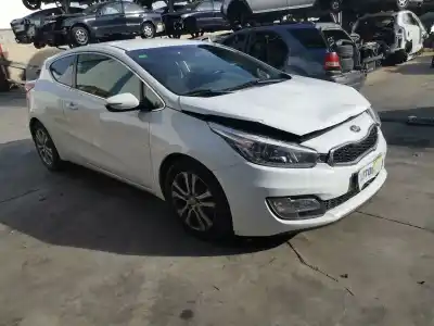 Veículo de Sucata kia cee´d business do ano 2014 alimentado d4fb