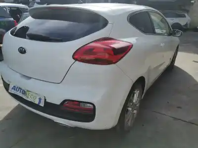 Veículo de Sucata kia cee´d business do ano 2014 alimentado d4fb