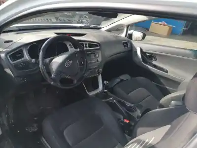 Veículo de Sucata kia cee´d business do ano 2014 alimentado d4fb