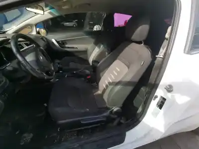 Veículo de Sucata kia cee´d business do ano 2014 alimentado d4fb