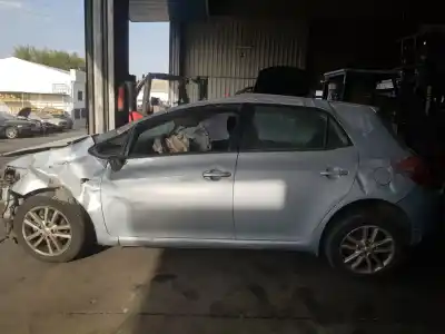 Veicolo di demolizione toyota auris active dell'anno 2010 alimentato 1ndtv