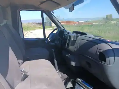 Véhicule à la ferraille ford transit mod. 2000 combi ft 330 2.4 medio de l'année 2004 alimenté fxfa