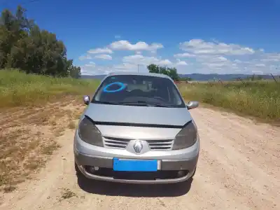 Véhicule à la ferraille renault scenic ii authentique de l'année 2005 alimenté f9q812