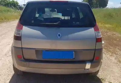Véhicule à la ferraille renault scenic ii authentique de l'année 2005 alimenté f9q812