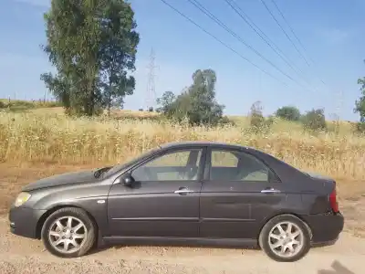 Veículo de Sucata kia cerato 2.0 ex crdi berlina do ano 2006 alimentado d4ea