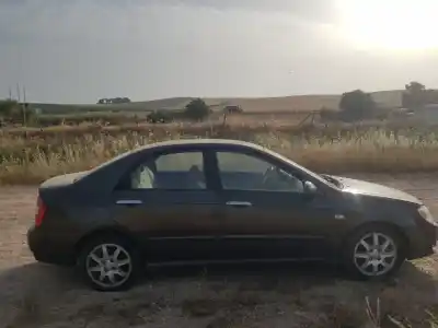 Veículo de Sucata kia cerato 2.0 ex crdi berlina do ano 2006 alimentado d4ea