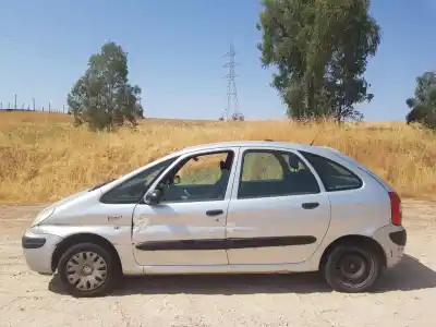 Vehículo de desguace CITROEN XSARA PICASSO  del año 2004 con motor NFV