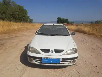 Vehículo de desguace RENAULT MEGANE I FASE 2 BERLINA (BA0)  del año 2001 con motor F9Q744
