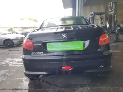 Veicolo di demolizione peugeot 206 cc cc dell'anno 2003 alimentato nfu