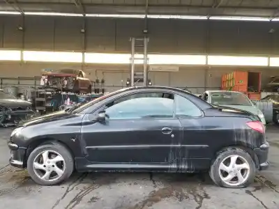 Veicolo di demolizione peugeot 206 cc cc dell'anno 2003 alimentato nfu