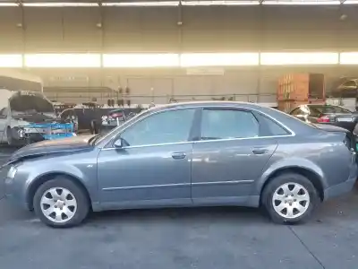 Veículo de Sucata audi a4 berlina (8e) 1.9 tdi (96kw) do ano 2002 alimentado awx