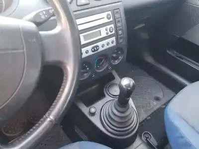 Veicolo di demolizione ford fiesta (cbk) ambiente dell'anno 2004 alimentato fxjb