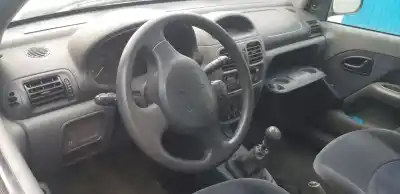 Здавання транспортного засобу renault clio ii fase ii (b/cb0) authentique року 2000 потужний d7f720