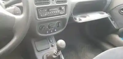 Здавання транспортного засобу renault clio ii fase ii (b/cb0) authentique року 2000 потужний d7f720