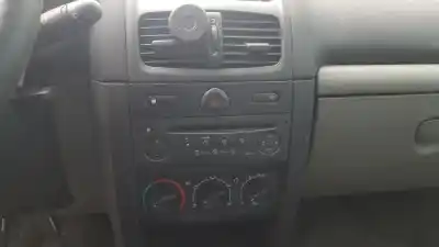 Véhicule à la ferraille renault clio ii fase ii (b/cb0) authentique de l'année 2002 alimenté d7f726