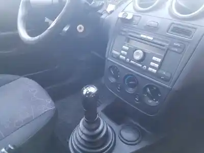 Veicolo di demolizione ford fiesta (cbk) ambiente dell'anno 2007 alimentato f6ja