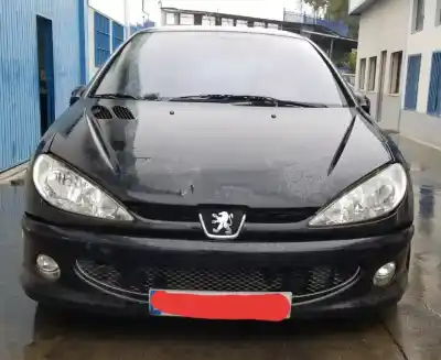Veicolo di demolizione PEUGEOT 206 BERLINA  dell'anno 2004 alimentato RHY
