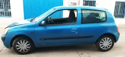 Véhicule à la ferraille renault clio ii fase ii (b/cb0) authentique de l'année 2001 alimenté d4f712