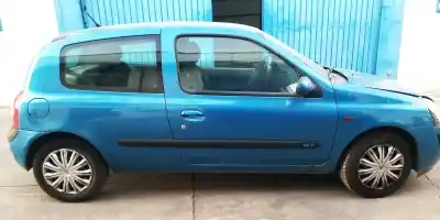 Véhicule à la ferraille renault clio ii fase ii (b/cb0) authentique de l'année 2001 alimenté d4f712