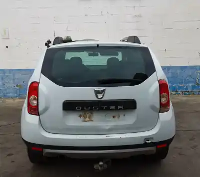 Véhicule à la ferraille dacia duster laureate 4x2 de l'année 2012 alimenté k9k896