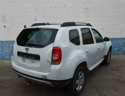 Véhicule à la ferraille dacia duster laureate 4x2 de l'année 2012 alimenté k9k896