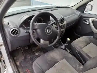 Véhicule à la ferraille dacia duster laureate 4x2 de l'année 2012 alimenté k9k896