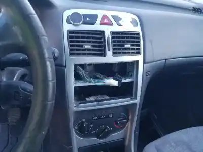 Vehicul casat peugeot 307 (s1) xr al anului 2004 alimentat rhy