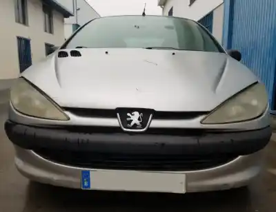 Vehicul casat PEUGEOT 206 BERLINA  al anului 2004 alimentat KFX
