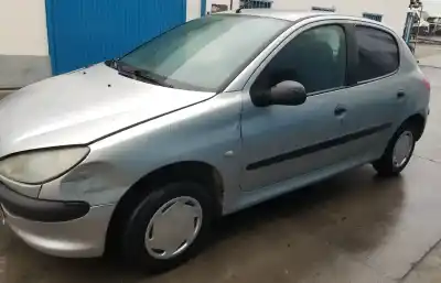 Vehicul casat peugeot 206 berlina e-music al anului 2004 alimentat kfx