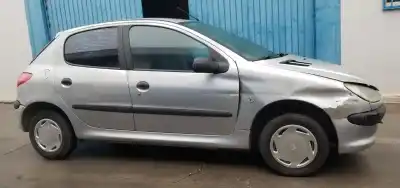 Vehicul casat peugeot 206 berlina e-music al anului 2004 alimentat kfx