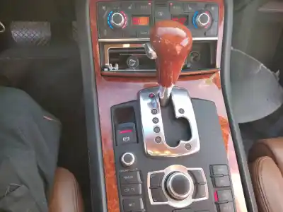 Здавання транспортного засобу audi a8 (4e2) 4.2 quattro року 2003 потужний bfm