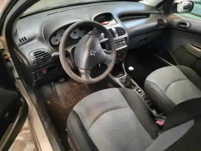 Veículo de Sucata peugeot 206 berlina 1.4 hdi do ano 2004 alimentado 8hx