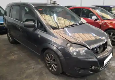 Véhicule à la ferraille OPEL ZAFIRA B 1.7 16V CDTI de l'année 2010 alimenté Z17DTR