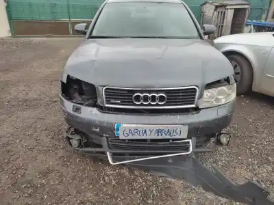 Veículo de Sucata audi a4 berlina (8e) 2.5 v6 24v tdi do ano 2001 alimentado ake