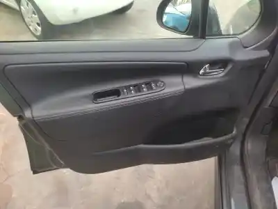 Veículo de Sucata peugeot 207 xs do ano 2009 alimentado 9hz