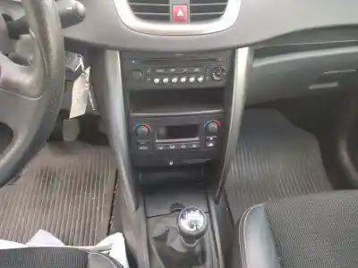 Veículo de Sucata peugeot 207 xs do ano 2009 alimentado 9hz