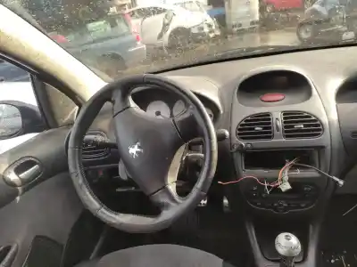 Veículo de Sucata peugeot 206 berlina gti do ano 2002 alimentado rfn